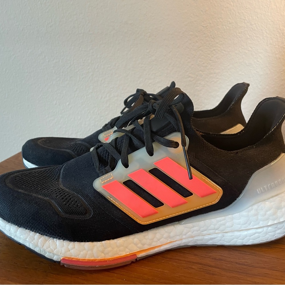Adidas UltraBoost 22 'Black Flash Orange'